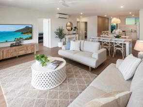 Lagoon Beachfront Lodge 006 on Hamilton Island by HamoRent