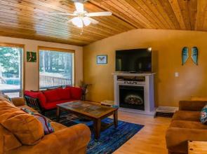 #32 The Cabins at Hyatt Lake - Sleeps 6 - Hot Tub