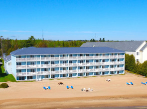 Fairview Beachfront Inn & Waterpark