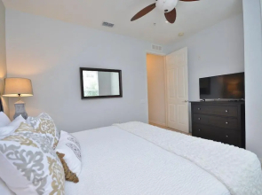 Palmavera Deluxe 3 Bedroom Condo by Redawning