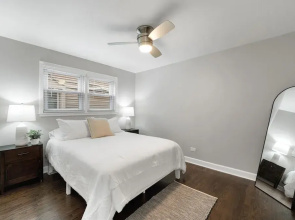 Spacious Apartment in Chicago