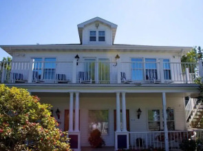 Bay Breeze Resort