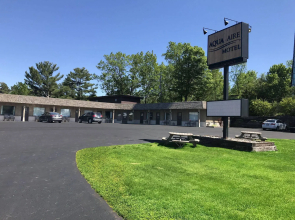 Aqua Aire Inn & Suites