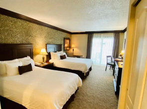 Fourwinds Lakeside Inn & Marina