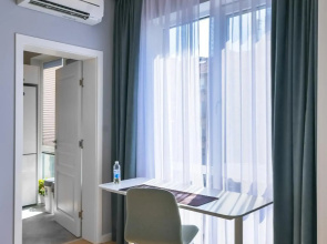 - The Blue Apartment - 1BD with Artistic Interior Design