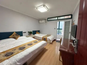 Jinding Hotel (Nanjing South Railway Station Hongyun Avenue Subway Station)