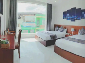 Royal Hotel