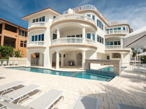 Anna Maria Grand Beach House Apartment 9