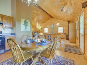 Studio w/ Mtn Views, 1 Mi to Thorncrown Chapel!