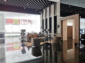 1BR balcony fast Internet Netflix in Makati Manila Air Residences