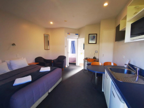 Airport Birches Motel
