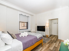 Modern Studio + Train | Theatre District | Evonify