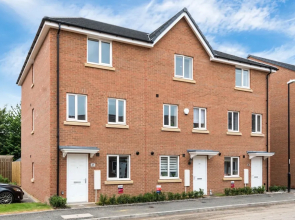 Deco Spacious Townhouse