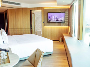 YOHO Treasure Island Hotel