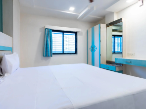 SPOT ON 42793 Hotel Gurukrupa