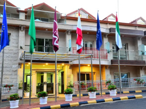 Golden Tulip Lili's Resort & Spa