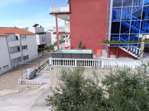 Comfortable Holiday Home in Okrug Gornji