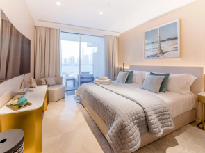 Luxury Sea View Apt in FIVE Resort on The Palm