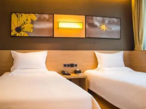 IU Hotel Chongqing Hechuan Walking Street