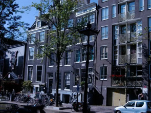 Hotel 83