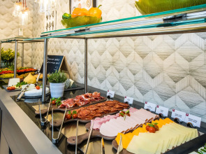 Отель Leonardo Hotel Barcelona Gran Via