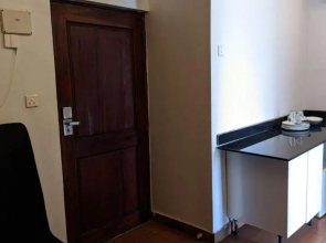 A lovely studio apartment with gym and pool access