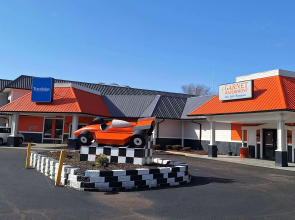 Travelodge by Wyndham Indianapolis Speedway