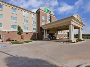 Holiday Inn Express Hotel & Suites Salina