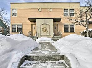 Townhome w/ Fast & New Wifi - Walk to Downtown!