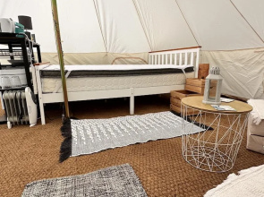 Spacious Bell Tent at Herigerbi Park, Lincolnshire