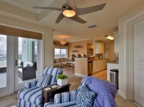 Oceanfront Condo With Beautiful Views 2 Bedroom Condo