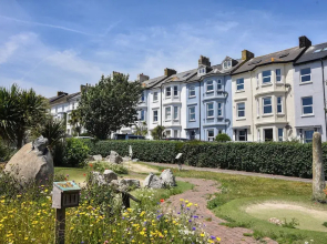 Flat 2, 10 Seafield Road