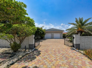 180 Ocean View 2 min to Beach Jacuzzi