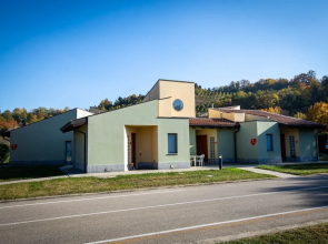 Room in Guest Room - Bright and Spacious Double-room