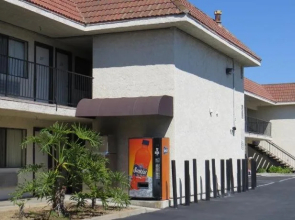 Beach Inn - A Huntington Beach Motel