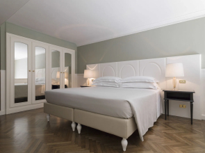 Plaza Hotel Lucchesi