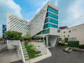 LiT BANGKOK Hotel