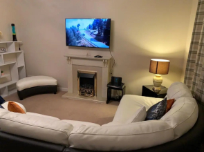 Holland Drive 2 Bedroom Flat (Adults Only)