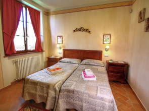 Luxurious Cottage in Lucignano with Pool