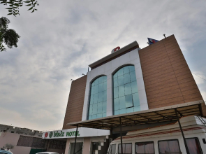 Capital O 41581 Hiriz Hotel