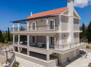 Luxury Villa Irene Metaxata