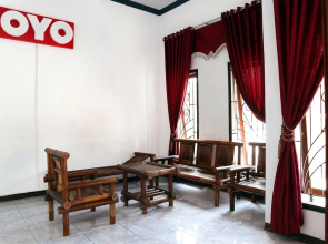 Penginapan Eby by OYO Rooms