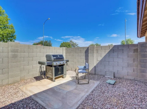 3 Mi to Golfing: Peoria Home w/ Pool & Yard