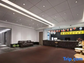 Violet Art Hotel (Yueyanglou Pedestrian Street Branch)