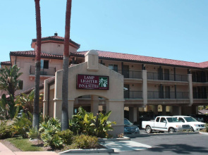 Lamplighter Inn & Suites