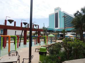 Landmark Resort 945