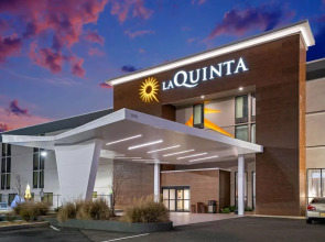 La Quinta Inn & Suites by Wyndham Columbus MS