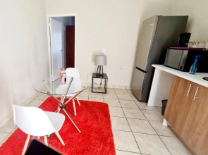 Lorna Live One Bedroom Unit 3