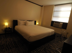 Night Hotel Broadway