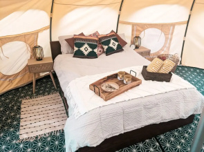Immaculate Lotus Belle Tent Retreat, North Devon